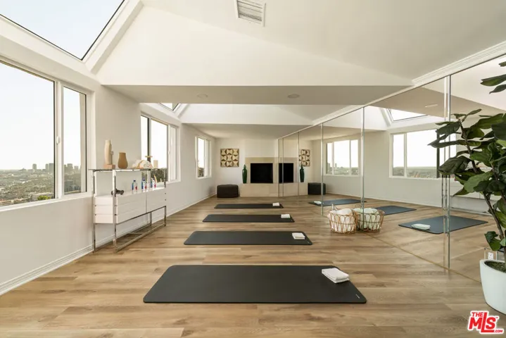 8527 Hedges Way, Los Angeles, California 90069