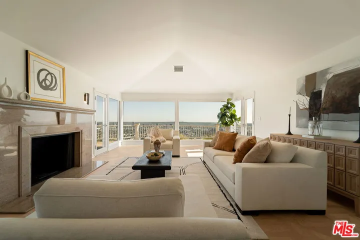 8527 Hedges Way, Los Angeles, California 90069