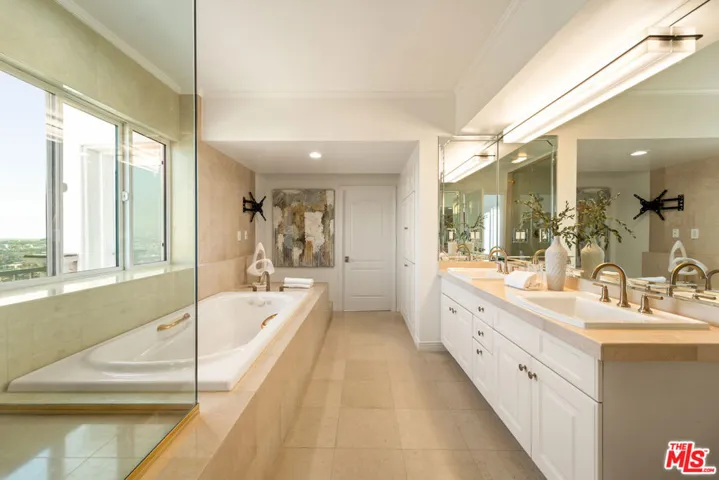 8527 Hedges Way, Los Angeles, California 90069