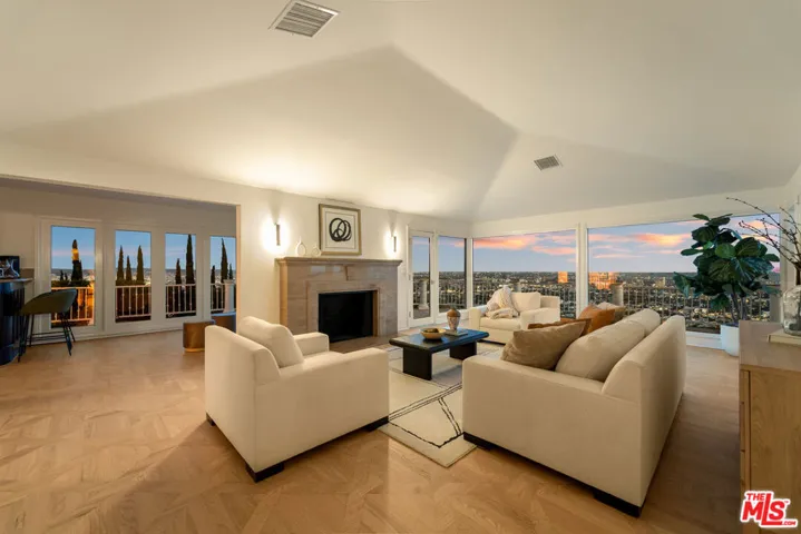 8527 Hedges Way, Los Angeles, California 90069