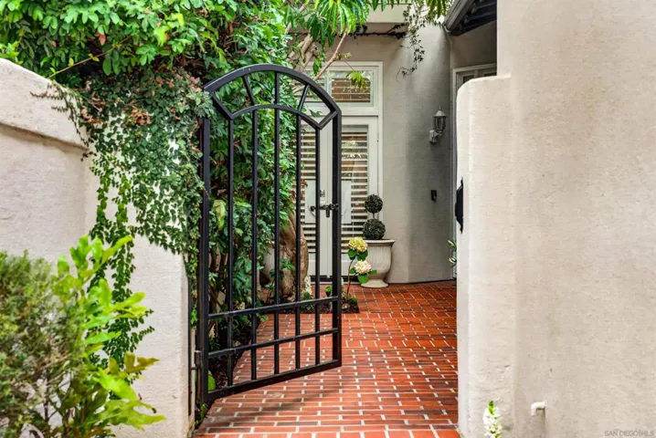 9753 Keeneland Row, La Jolla, California 92037