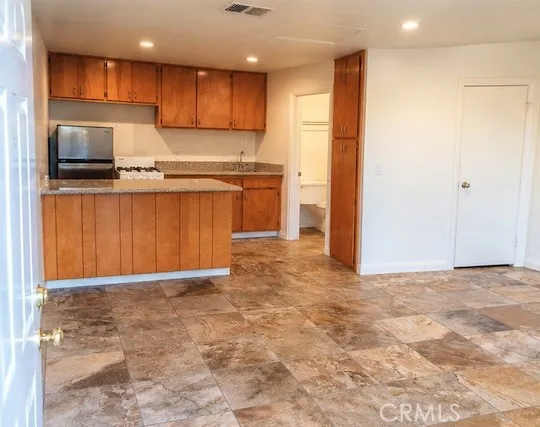 6424 Athol, 29 Palms, California 92277