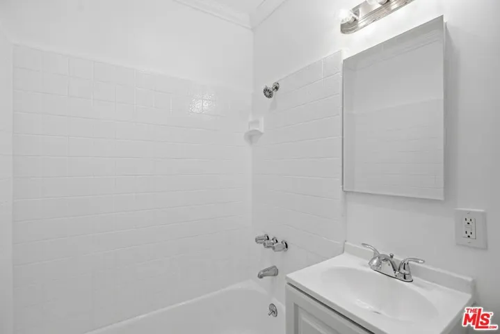 4916 Hazeltine Avenue 2, Sherman Oaks, California 91423