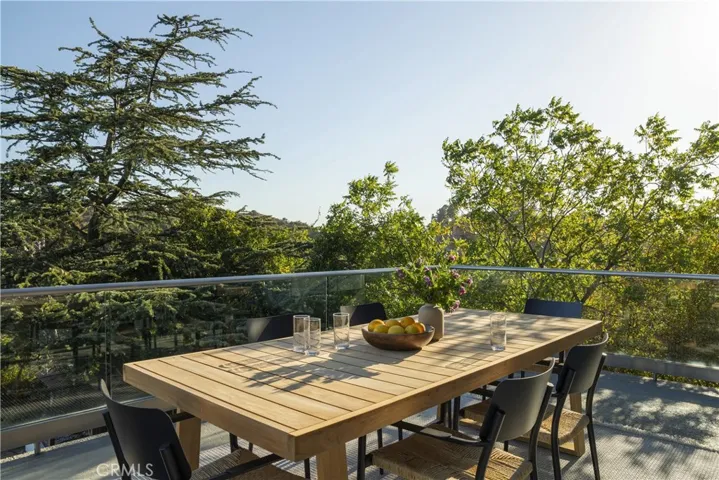 2890 Las Alturas Street, Los Angeles, California 90068