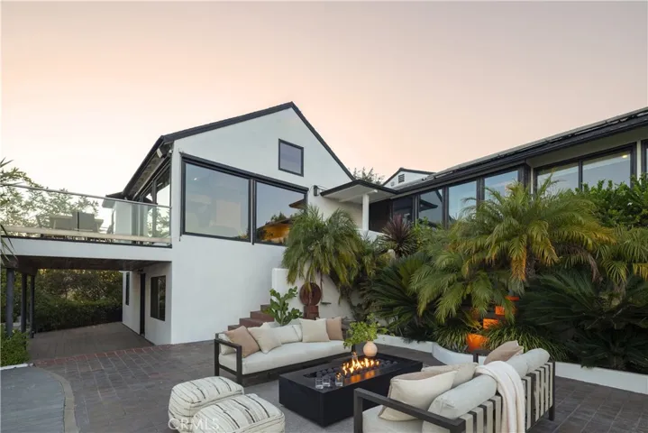 2890 Las Alturas Street, Los Angeles, California 90068