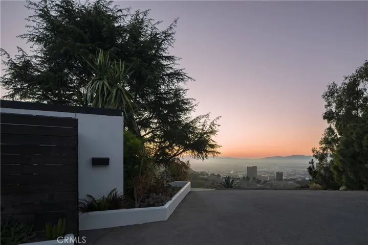 2890 Las Alturas Street, Los Angeles, California 90068