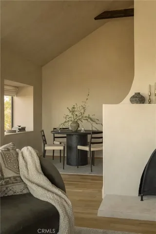2890 Las Alturas Street, Los Angeles, California 90068