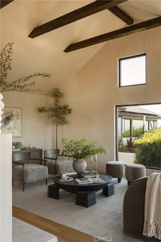 2890 Las Alturas Street, Los Angeles, California 90068