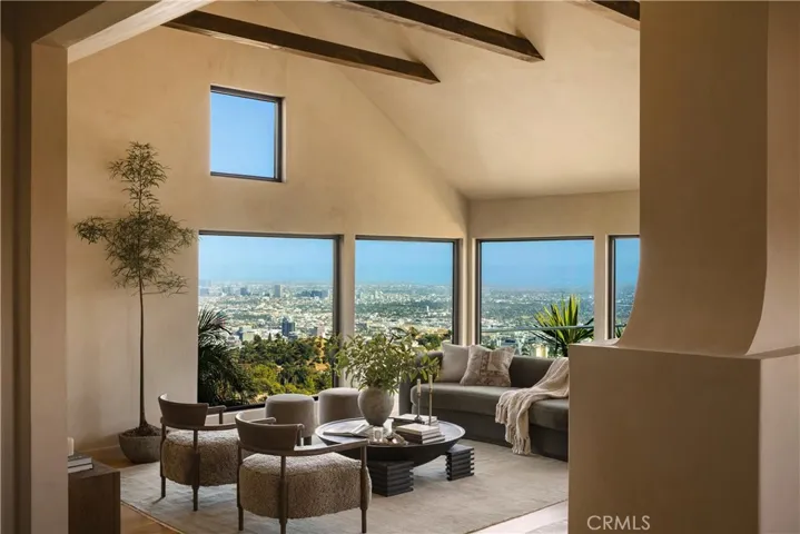 2890 Las Alturas Street, Los Angeles, California 90068