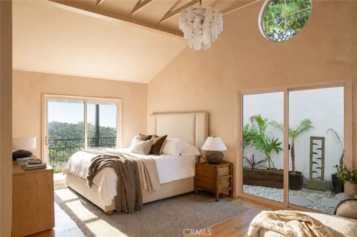 2890 Las Alturas Street, Los Angeles, California 90068