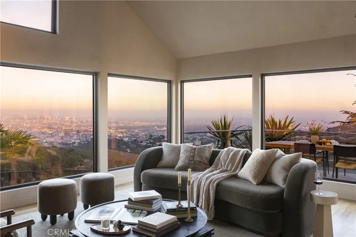 2890 Las Alturas Street, Los Angeles, California 90068