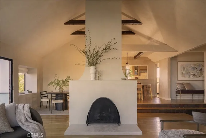 2890 Las Alturas Street, Los Angeles, California 90068