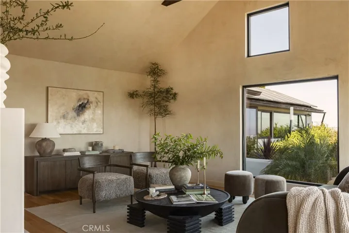 2890 Las Alturas Street, Los Angeles, California 90068