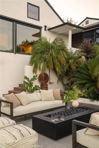 2890 Las Alturas Street, Los Angeles, California 90068