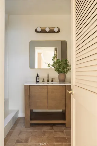 2890 Las Alturas Street, Los Angeles, California 90068