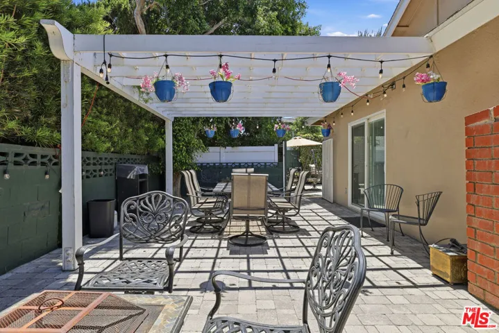 5220 Mary Ellen Avenue, Sherman Oaks, California 91401