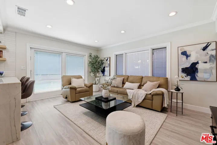 5220 Mary Ellen Avenue, Sherman Oaks, California 91401