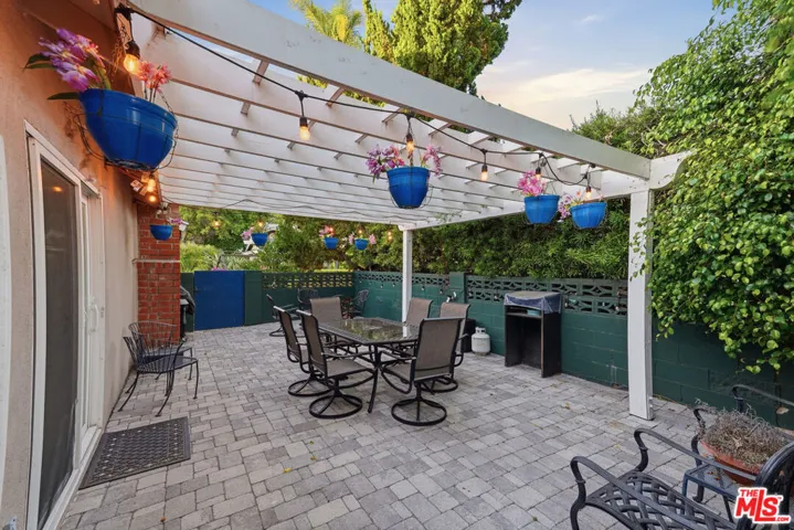 5220 Mary Ellen Avenue, Sherman Oaks, California 91401