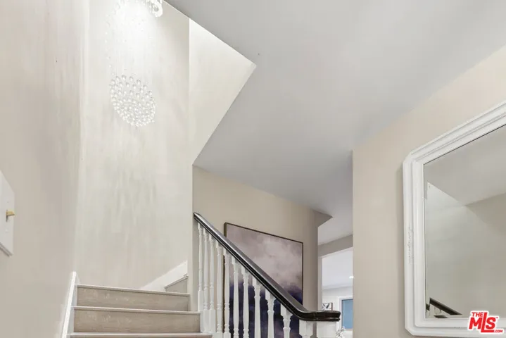 5220 Mary Ellen Avenue, Sherman Oaks, California 91401