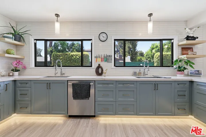5220 Mary Ellen Avenue, Sherman Oaks, California 91401