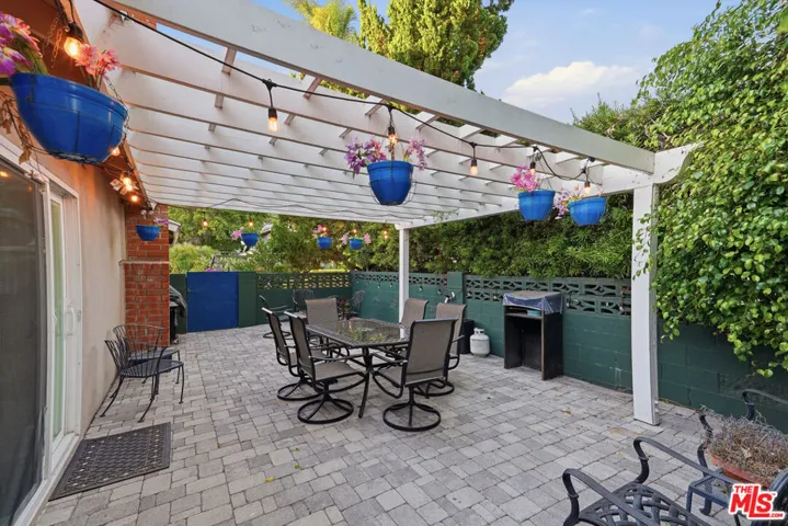 5220 Mary Ellen Avenue, Sherman Oaks, California 91401