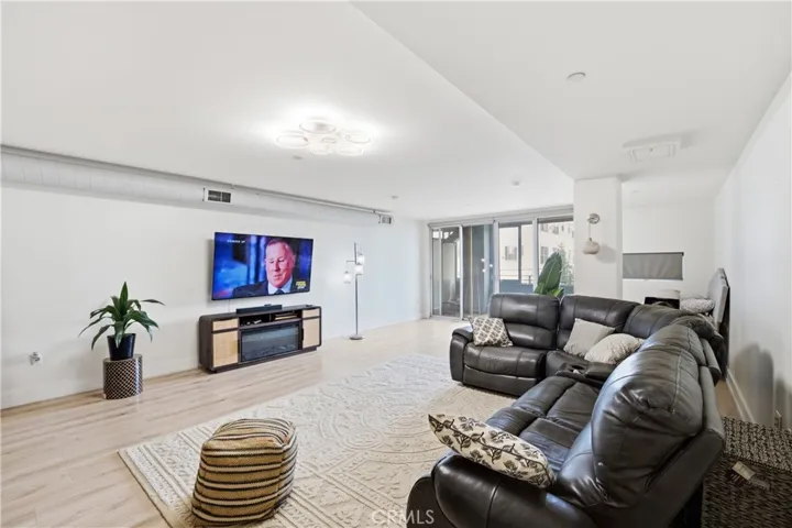 433 Pine Avenue 201, Long Beach, California 90802