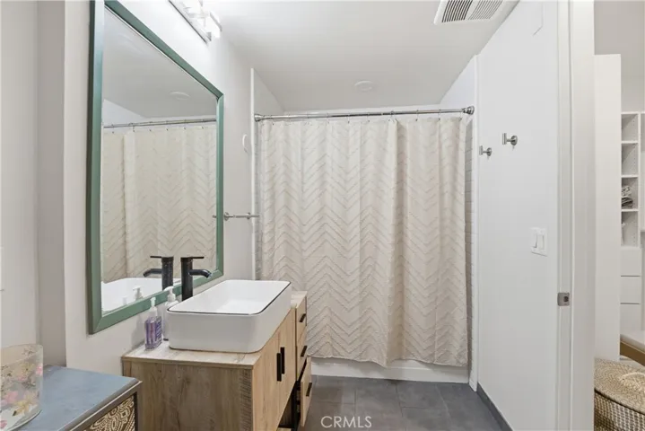 433 Pine Avenue 201, Long Beach, California 90802