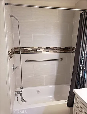 Principal Shower in Bathtub