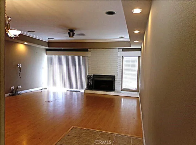 Spacious Living room with Fireplace, wired sound,recessed lighing