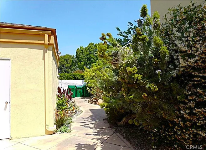 Entrance to garage from front patio