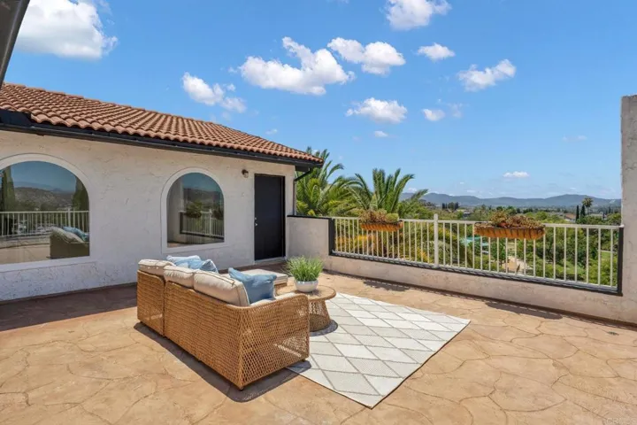 9130 Shadow Hill Road, Santee, California 92071