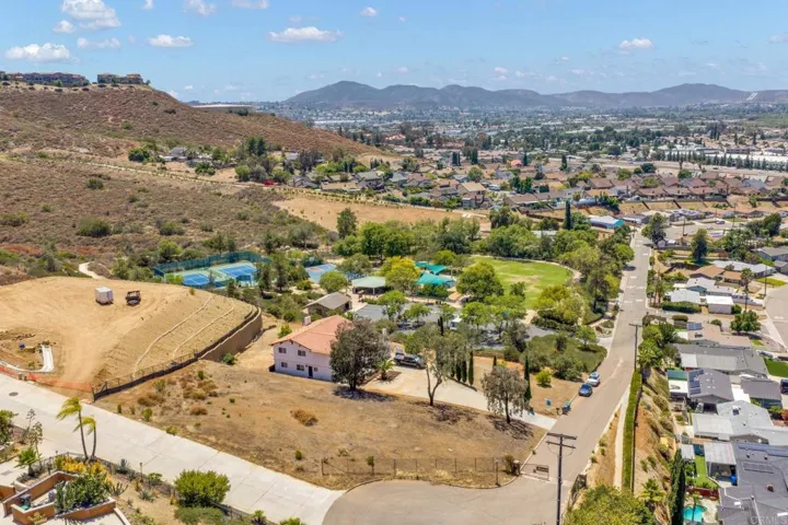 9130 Shadow Hill Road, Santee, California 92071