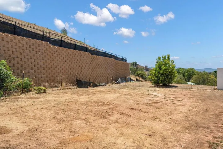 9130 Shadow Hill Road, Santee, California 92071