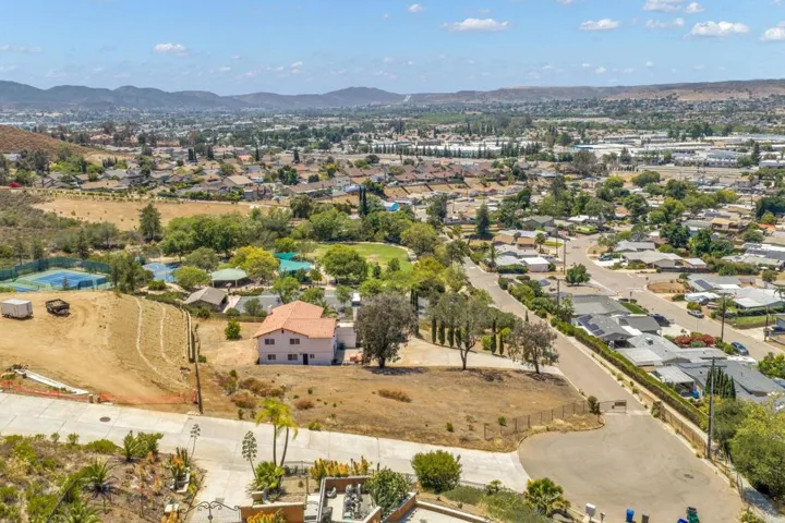 9130 Shadow Hill Road, Santee, California 92071
