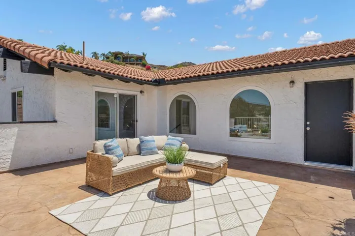 9130 Shadow Hill Road, Santee, California 92071