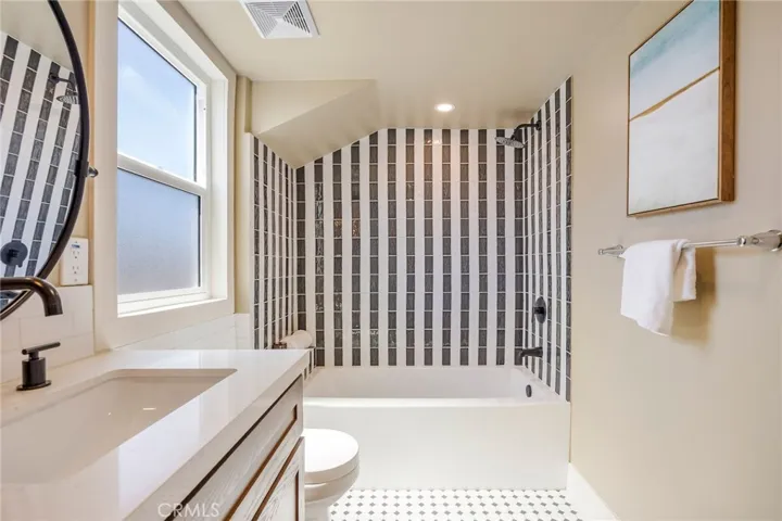 3911 California Avenue, Long Beach, California 90807