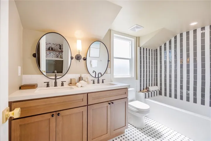 upstairs full bathroom