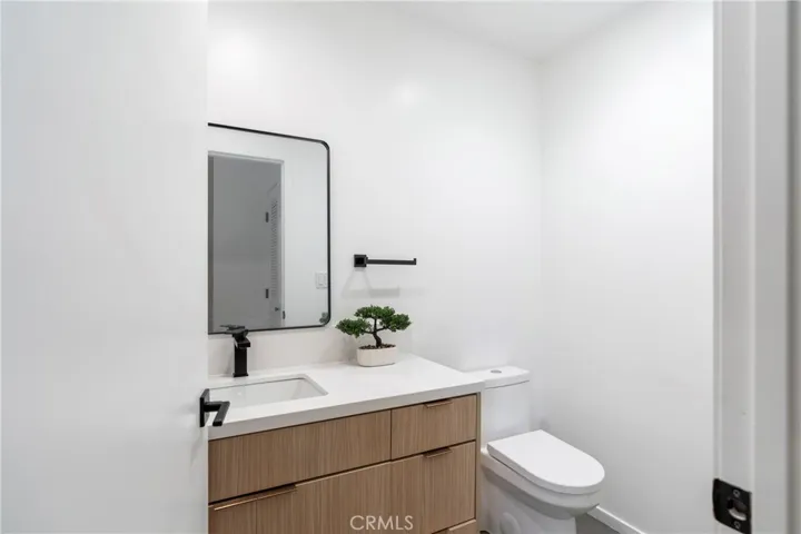 2515 Alsace Avenue, Los Angeles, California 90016