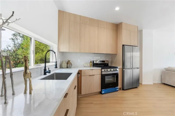 2515 Alsace Avenue, Los Angeles, California 90016