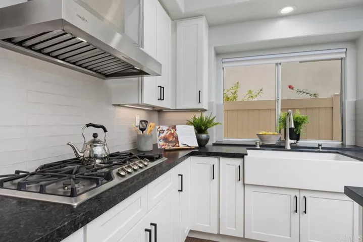 1702 Blackbird Circle, Carlsbad, California 92011