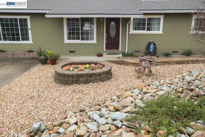 3345 Oakwood Place, Redding, California 96001