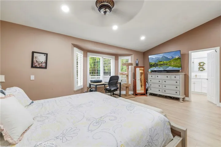 28948 Shadow Valley, Saugus, California 91390