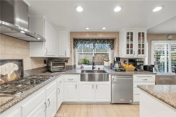 28948 Shadow Valley, Saugus, California 91390