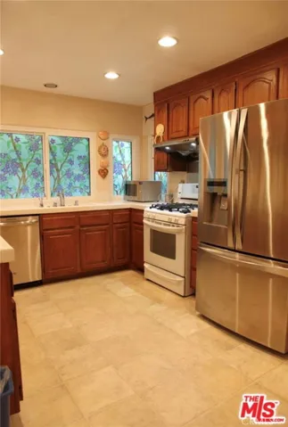 10442 Colina Way, Los Angeles, California 90077