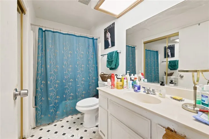 8924 N Loop, California City, California 93505