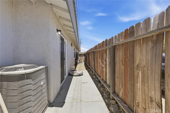 8924 N Loop, California City, California 93505