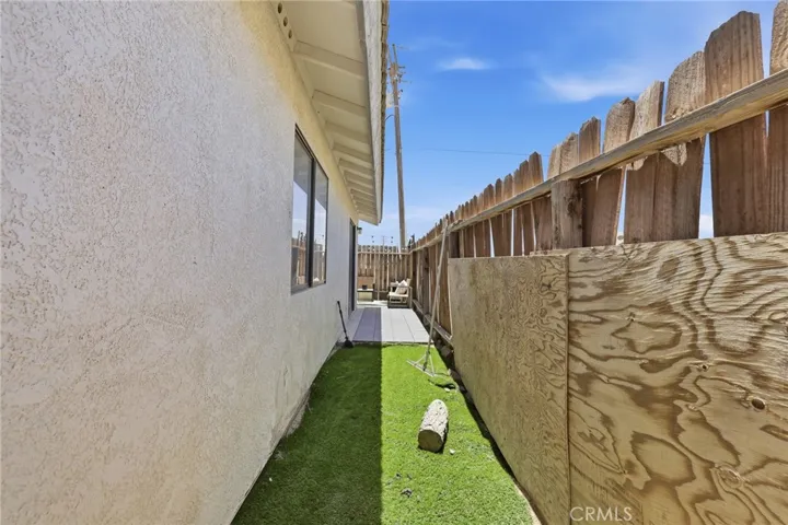 8924 N Loop, California City, California 93505