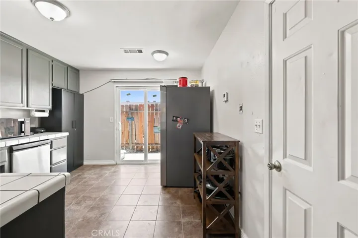 8924 N Loop, California City, California 93505