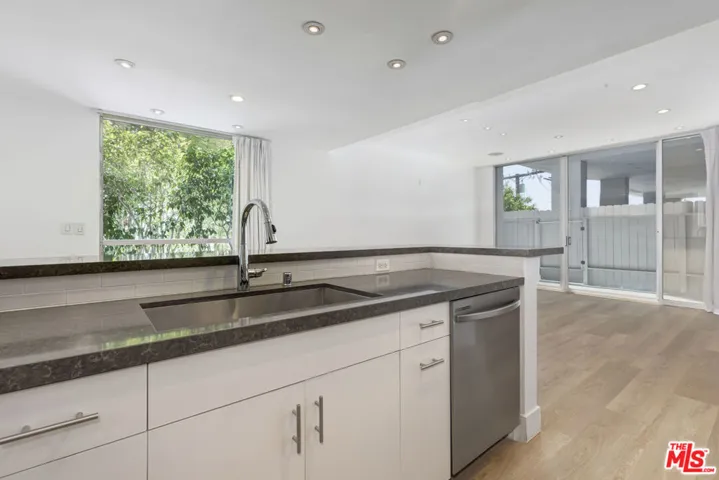 1100 Alta Loma, West Hollywood, California 90069