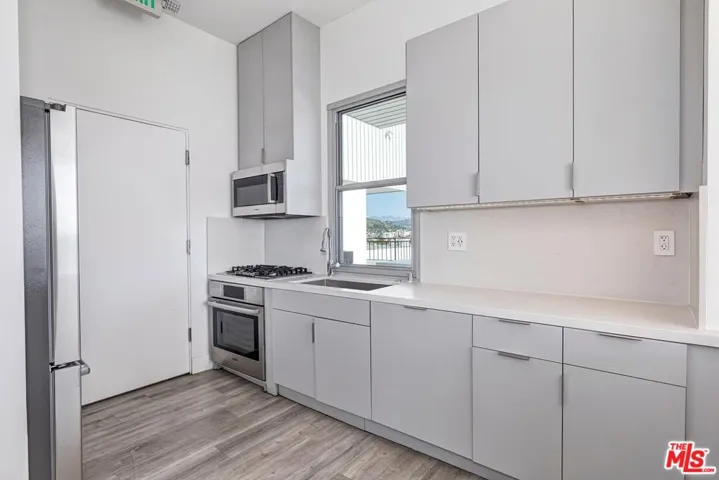 1100 Alta Loma, West Hollywood, California 90069